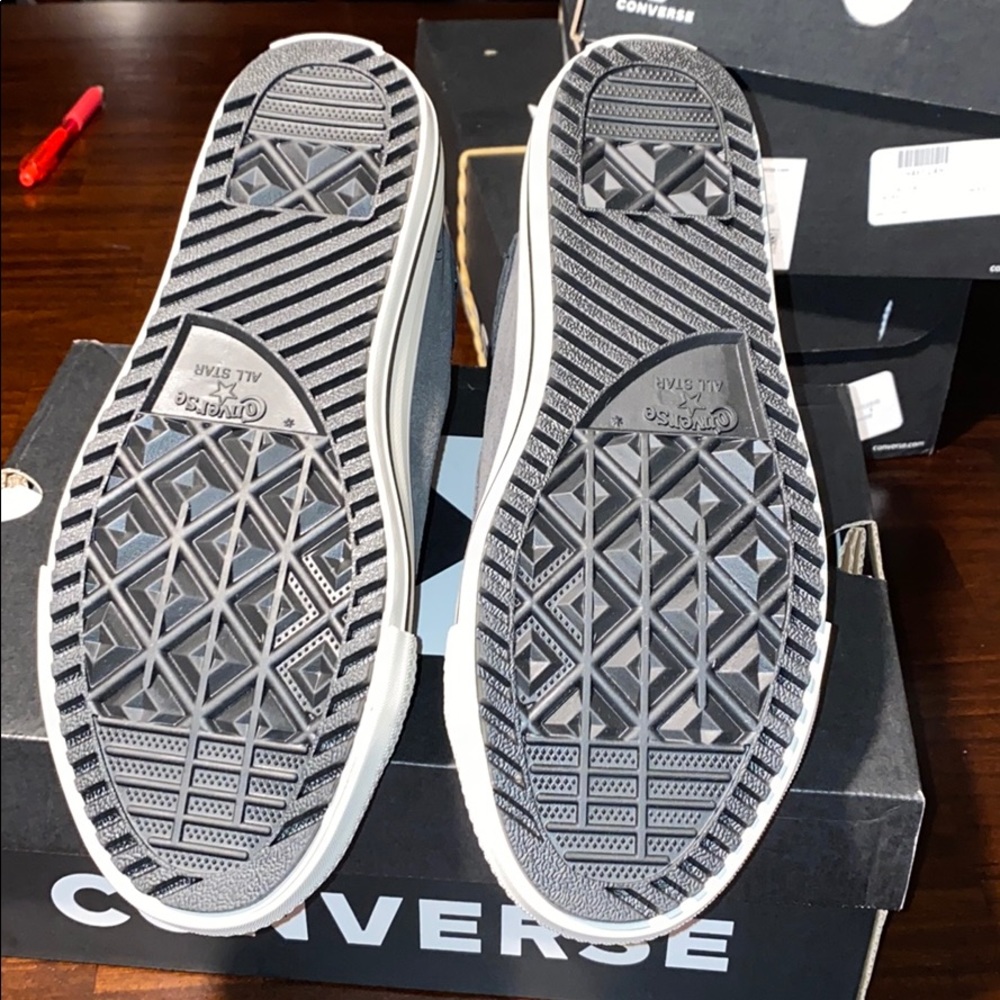 Converse US 4 or5 Big Kid Almost Black Suede HiTop - Picture 8 of 9